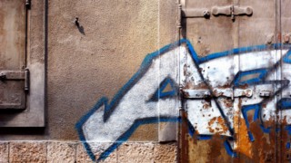 01001_sarajevograffitidoor_2560x1600 [320х240].jpg