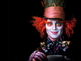 wall_alice_in_wonderland.jpg